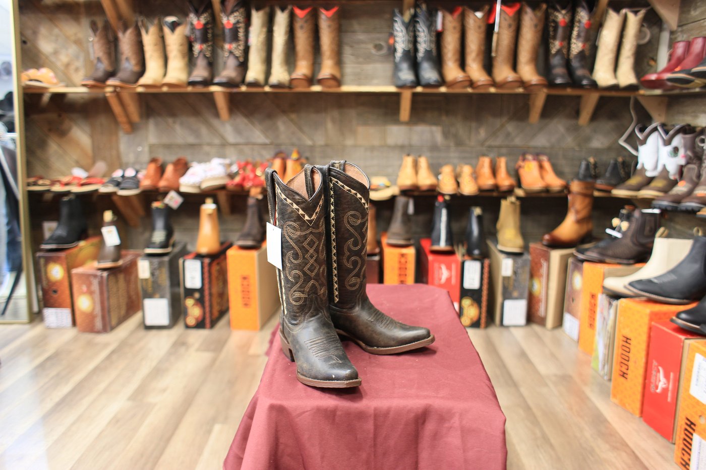 Bota negra 16